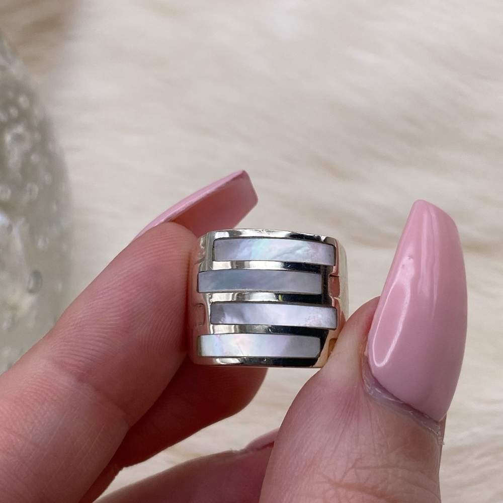925 Sterling Silver and Mother of Pearl Ring